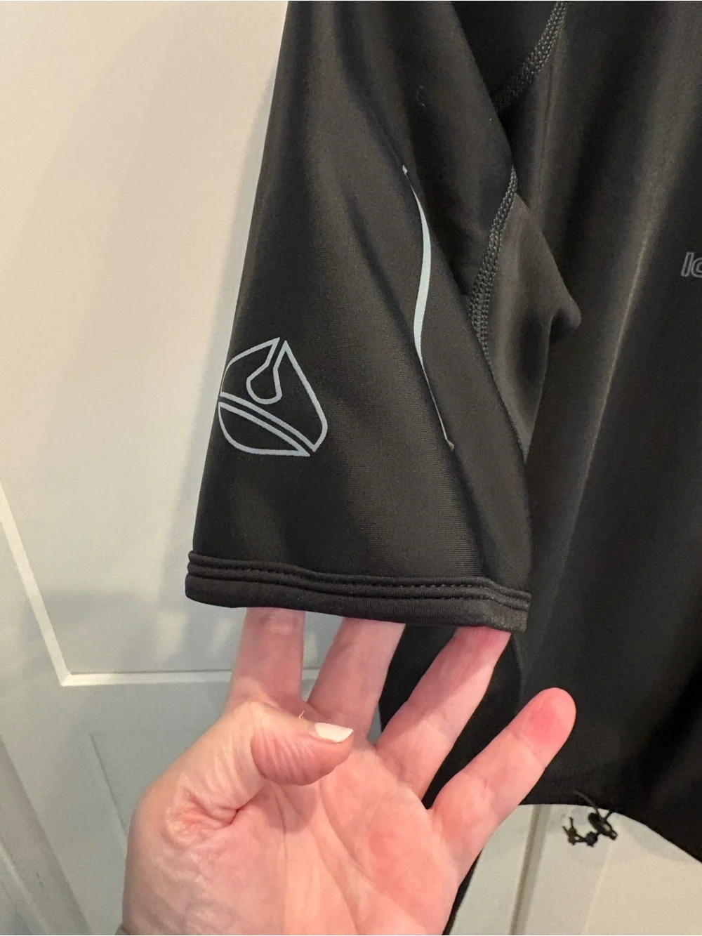 Lavacore | Men's Black Short-Sleeve Rash Guard Size M. Lined for warmth.